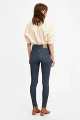 Jeans Levi's® Mile High Super Skinny de tiro alto, color azul oscuro, ajustados en cadera y muslos, con pierna súper ajustada y stretch.