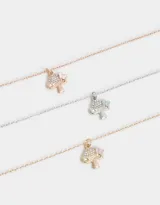 Set de tres collares metálicos con dije de hongo con strass y mariposa esmaltada.