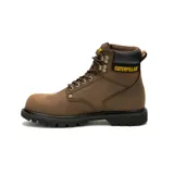 Bota de trabajo Caterpillar Second Shift color marrón, impermeable, con puntera de acero, suela antideslizante y protección contra riesgos eléctricos.