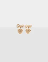 Aros colgantes cortos dorados con forma de corazón y moño.