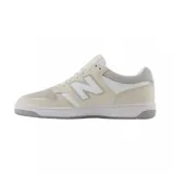 Championes urbanos New Balance BB 480 LBA, de cuero color negro con detalles en blanco y logo "N" en los laterales.