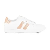 Championes blancos con detalles en color oro rosa, con cordones y suela blanca.