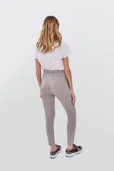 Pantalón de jogging gris melange de lanilla con puños en los tobillos.