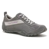 Zapato Caterpillar modelo Iris, color gris, de gamuza con detalles en cuero sintético.