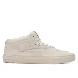 Championes Vans Skate Half Cab color gris claro, de caña media y confeccionados en gamuza.