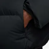 Campera puffer Nike Club negra con relleno, cierre frontal, cuello alto y logo bordado en el pecho.