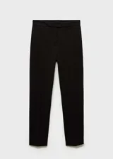 Pantalón negro de corte recto, con cierre de cremallera y gancho, tiro medio, trabillas y bolsillos laterales y traseros. Confeccionado en tejido de punto roma con forro interior.