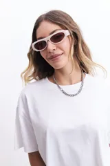 Remera blanca de algodón, corte cropped y fit oversize.