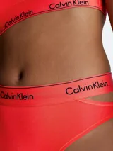 Bombacha roja de algodón modal elástico con cintura alta, corte cavado y aberturas laterales. Cintura elástica con logo Calvin Klein.
