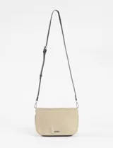 Bandolera beige de poliéster con correa larga ajustable negra.