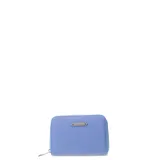 Billetera pequeña color lila con cierre perimetral de cremallera y logo metálico de la marca en el frente.