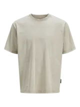 Camiseta color arena de manga corta y cuello redondo con fit holgado.