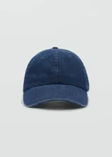 Gorro tipo béisbol de denim azul, sin cierre y con visera.