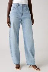 Pantalones de jean celeste con corte amplio, tiro alto y apliques de strass.