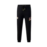 Pantalón de jogging negro con puños elásticos, cintura ajustable con cordón y bolsillos laterales. Estampado con el logo de Los Angeles Lakers en la pierna derecha y el escudo del equipo en la pierna izquierda.