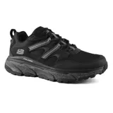 Championes Skechers Relaxed Fit D'Lux Journey color negro, con capellada de cuero y malla, cordones, plantilla acolchada Skechers Air-Cooled Memory Foam, entresuela con plataforma y suela de tracción flexible.