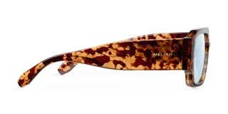 Gafas de sol unisex con diseño aviador oversized, montura color carey, doble puente y lentes celestes.