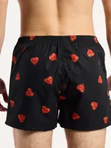 Bóxer de algodón blanco con estampado de flores pequeñas color celeste, con cintura elástica y logo de la marca en el centro.