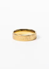 Anillo dorado de acero quirúrgico con diseño de guarda griega.