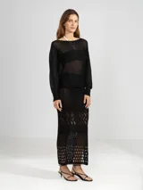 Falda larga de tejido calado color negro.