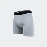 Bóxer negro de la marca Stance, con cintura elástica azul y logo de la marca en blanco en la pierna derecha.