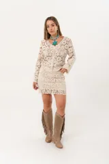 Minifalda cruda de crochet con cintura elastizada.