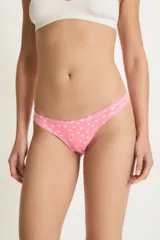 Colaless rosada con estampado de corazones blancos.