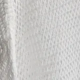 Kimono negro calado con flecos en el ruedo inferior, corte recto y mangas largas.