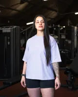 Remera negra de algodón, corte oversize y mangas cortas. Estampado frontal pequeño con la palabra 'GAINS.' en color blanco.