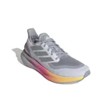 Championes de running con mediasuela BOOST ligera, exterior de malla técnica y suela Adiwear para gran agarre.