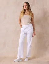 Pantalón blanco de tejido suave, marca Ruby Rd. Corte wide leg, con pretina ancha elastizada y bolsillos laterales.