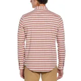 Camisa de manga larga con patrón cuadriculado en tonos terracota y blanco. Confeccionada en chambray con stretch, de calce regular y puños con botón.
