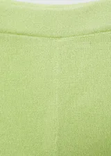 Short de punto color verde lima, de corte ajustado y cintura elástica.