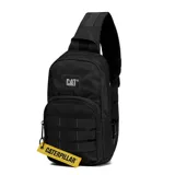Bolso tipo bandolera o sling bag Caterpillar, color negro, con correa ajustable para el hombro. Presenta un compartimento principal con bolsillos internos y un bolsillo frontal con cremallera y presillas tipo MOLLE. Incluye un llavero colgante amarillo con el logo de Caterpillar.