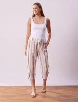 Pantalón capri de lino estampado marca Dash, con pretina ancha elastizada y bolsillos inclinados en la parte delantera.