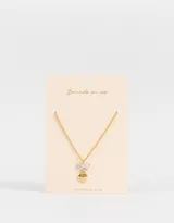 Cadena corta dorada con dije de moño plateado y corazón dorado.