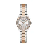 Reloj Guess para mujer, modelo GW0841L3, con caja plateada de acero inoxidable y bisel con cristales. La esfera es plateada con números romanos y agujas plateadas. El brazalete es de acero inoxidable combinado en plateado y dorado rosado.