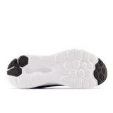 Championes New Balance 411v3, color negro con logo blanco, diseñados para running y actividades diarias.