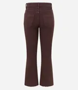Pantalón de jean marrón, modelo flare cropped con terminación deshilachada.