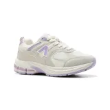 Championes deportivos American Sport modelo Mila, color beige con detalles en blanco y rosa. Confeccionados en materiales sintéticos y malla, con suela de goma y cierre con cordones.