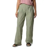 Pantalón de mujer color verde safari, de corte recto y tiro alto, con cintura elástica, bolsillos laterales con cierre de velcro, abertura reforzada en las perneras y tecnología Omni-Shield™ Release.