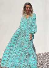 Vestido túnica largo color celeste con estampado de motivos geométricos en color ladrillo.