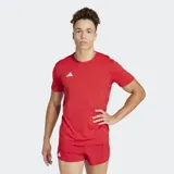 Remera deportiva Adidas Adizero Essentials, color rojo, de corte ajustado y tejido liviano con tecnología Aeroready.