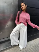 Sweater tejido de punto color rosa con diseño de ochos.