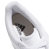 Championes Adidas Hoops 4.0 de cuero sintético blanco con las tres tiras características de la marca en los laterales.