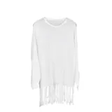 Kimono negro calado con flecos en el ruedo inferior, corte recto y mangas largas.