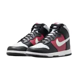 Zapatillas Nike Dunk High en blanco y negro, con el logo de Nike en negro en el lateral.