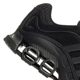 Championes Adidas MEGARIDE O1 color negro con las tres tiras características de la marca en los laterales.