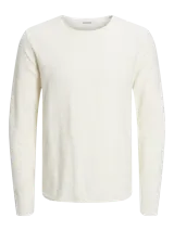 Sweater de manga larga color crudo, de tejido de punto texturizado y cuello redondo.