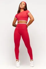 Calza larga deportiva azul marino con cintura alta y detalles en blanco en la cintura y laterales.